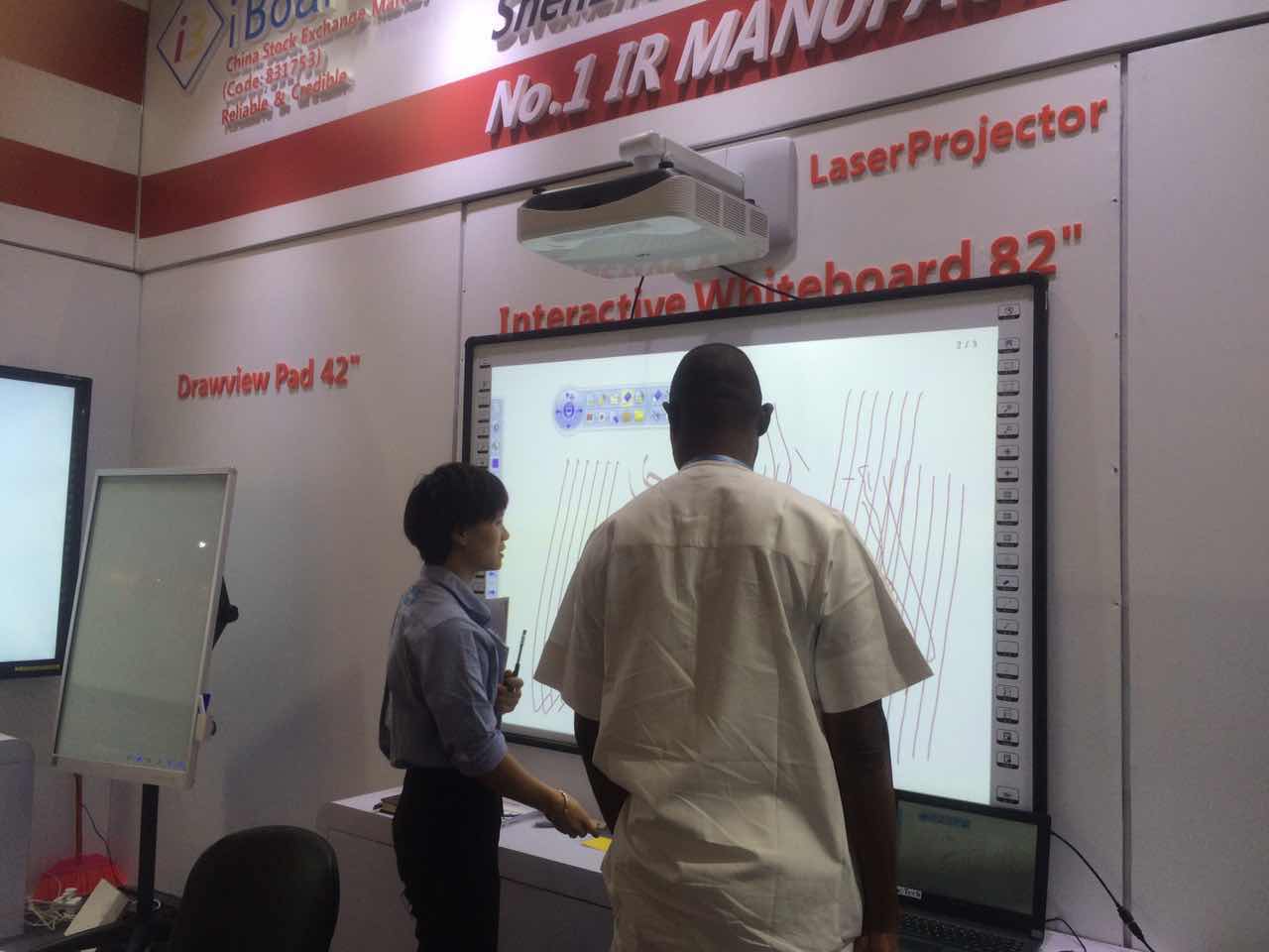 激（jī）光投影機